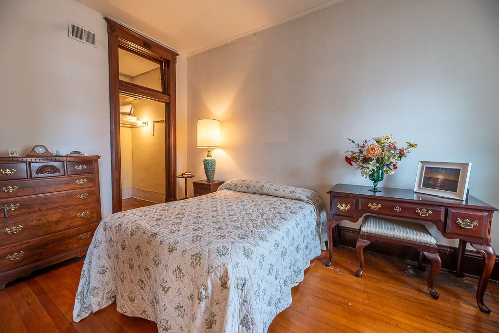 6 W Fulton St, Edgerton, WI 53534